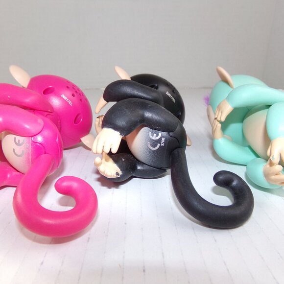 3 Fingerlings Monkeys Interactive Work Pink Black Green - Picture 9 of 13